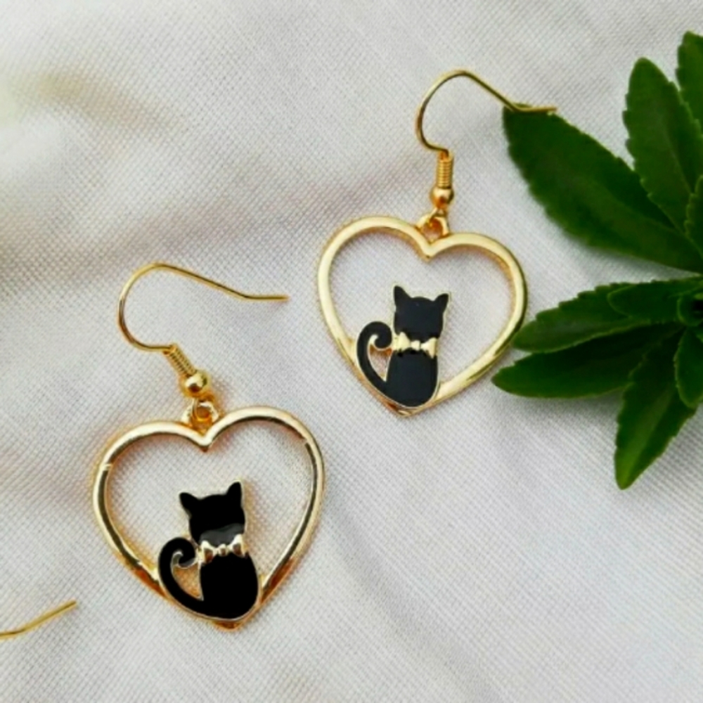Heart Cat Design Dangling Earrings